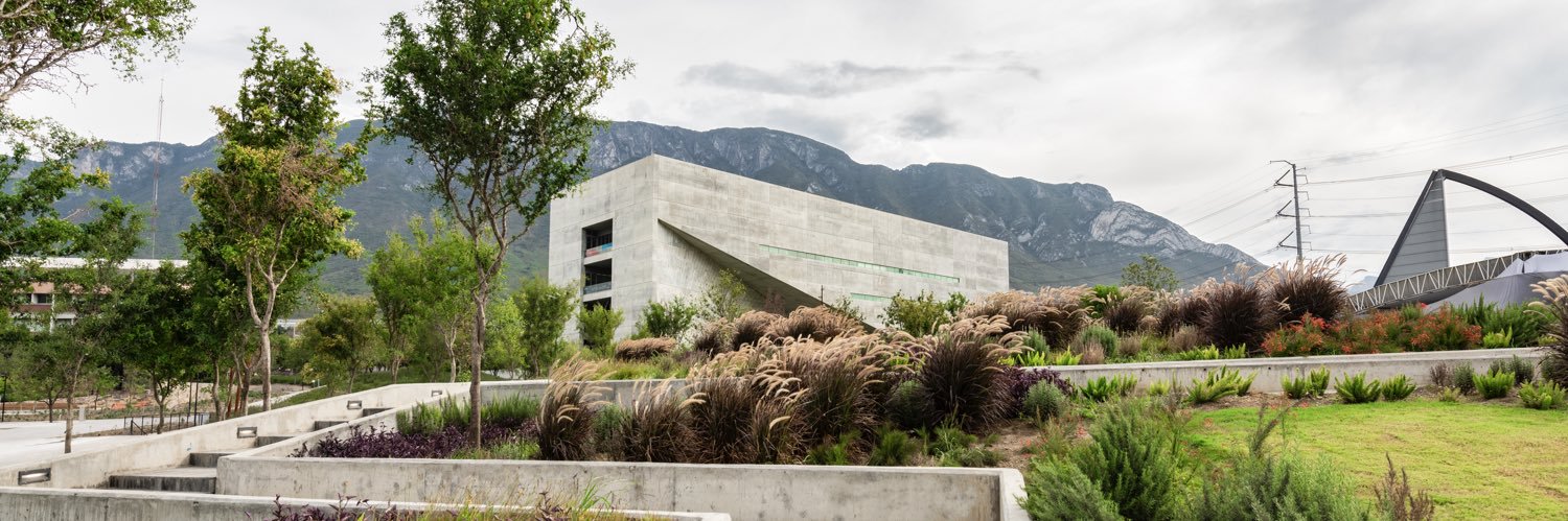Universidad de Monterrey banner