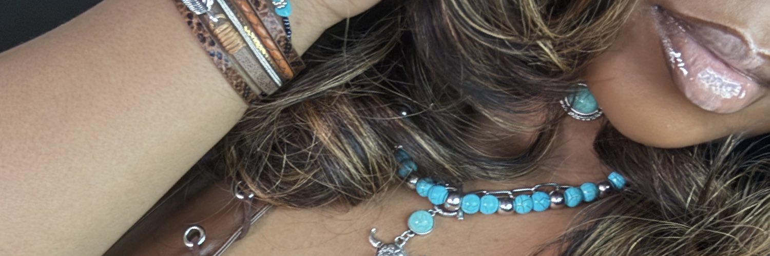 _deeMV's profile banner image