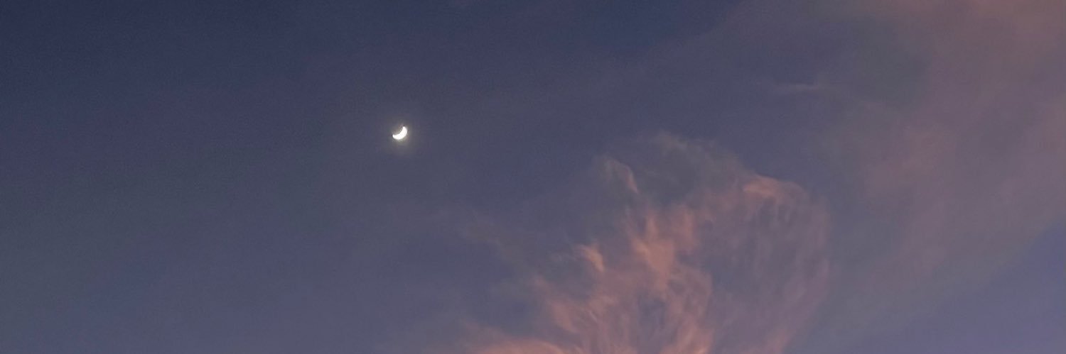moiraflores_'s profile banner image