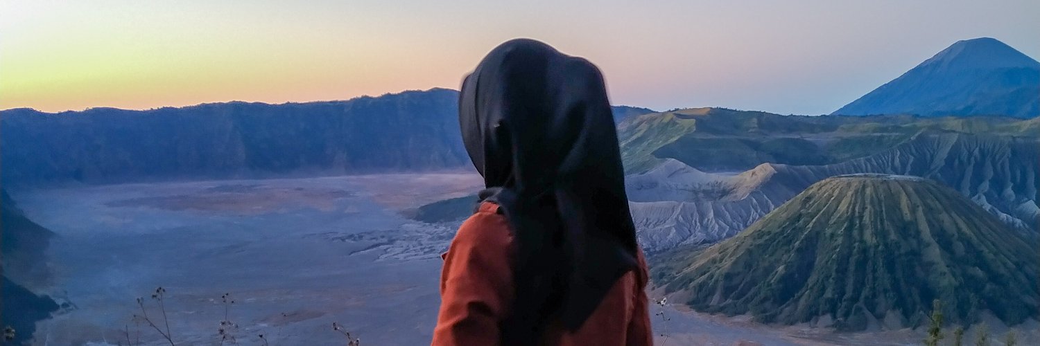 RewesiSantika's profile banner image