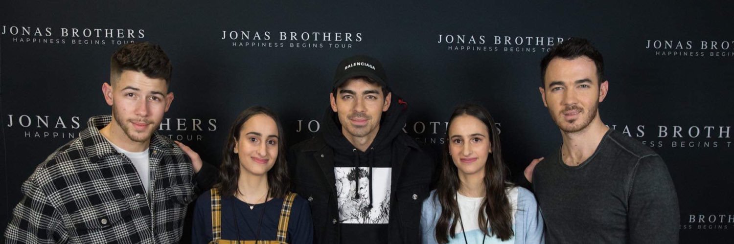 Leoni Michael 🫶🏻🪩💜 banner