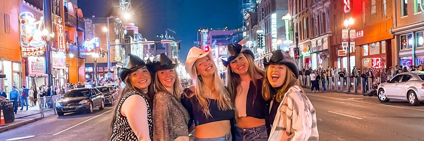carolinehill__'s profile banner image
