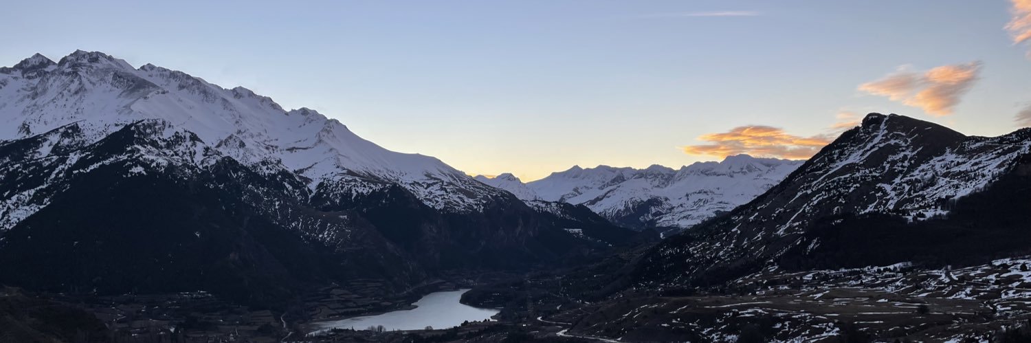 axelbeci's profile banner image