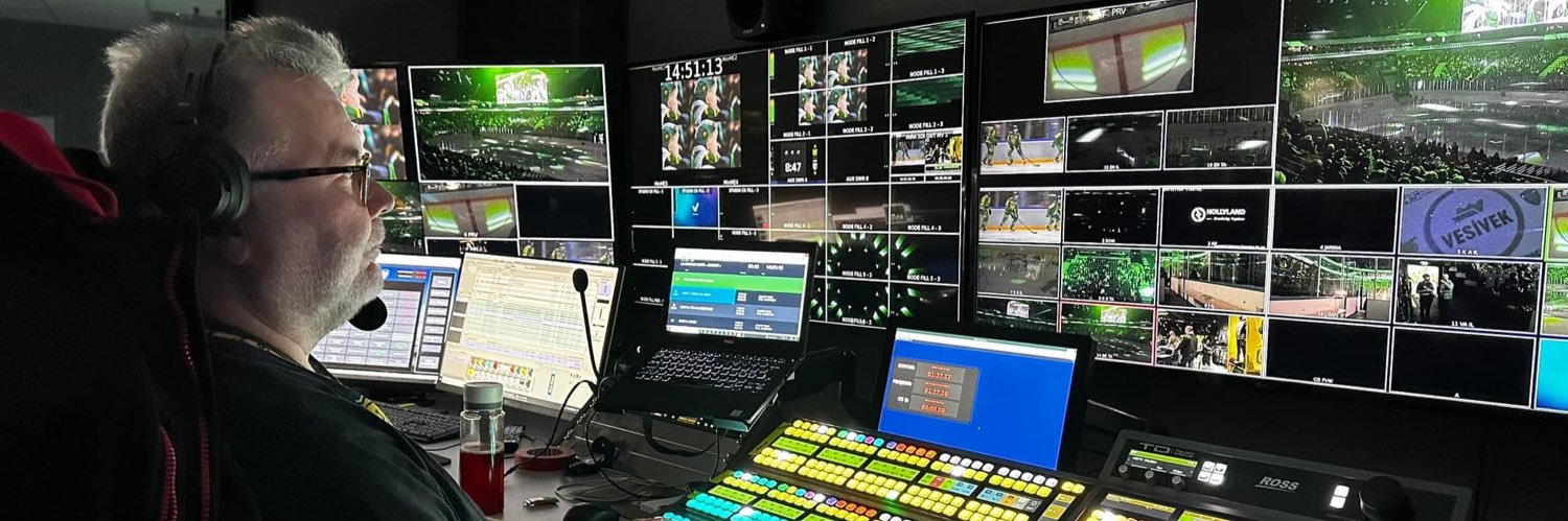 Risto Finneman. YOU’LL NEVER WALK ALONE banner