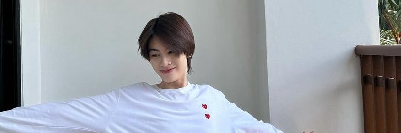 LifeIs_red's profile banner image