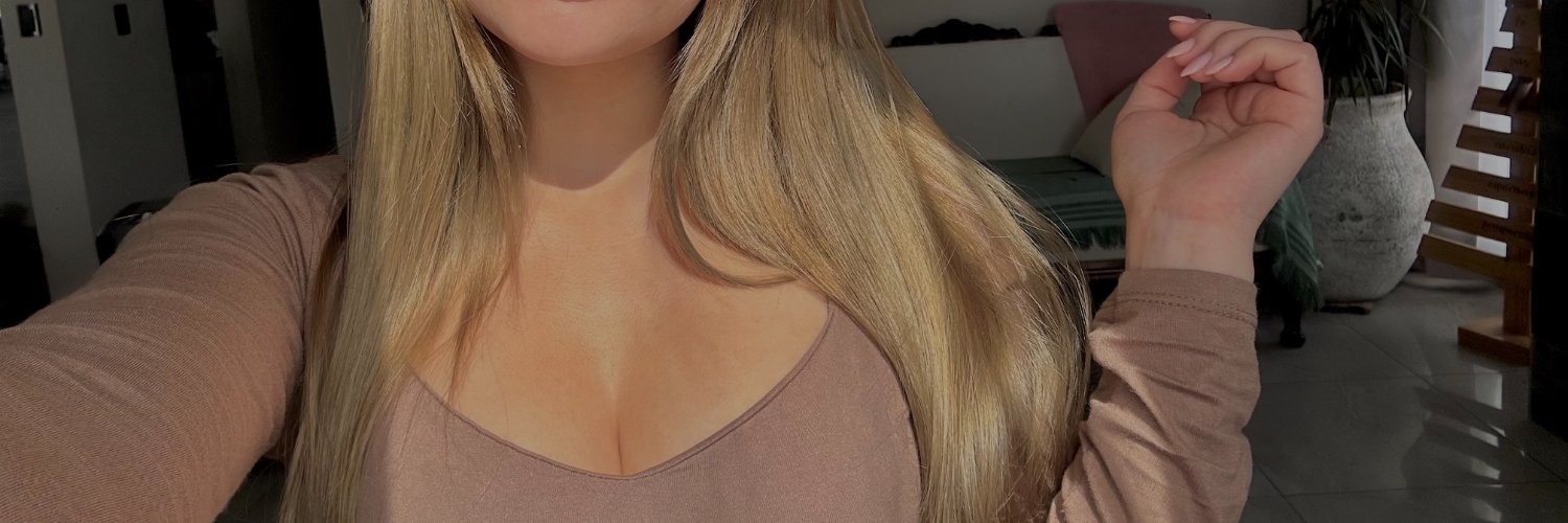 laura_xxxt's profile banner image