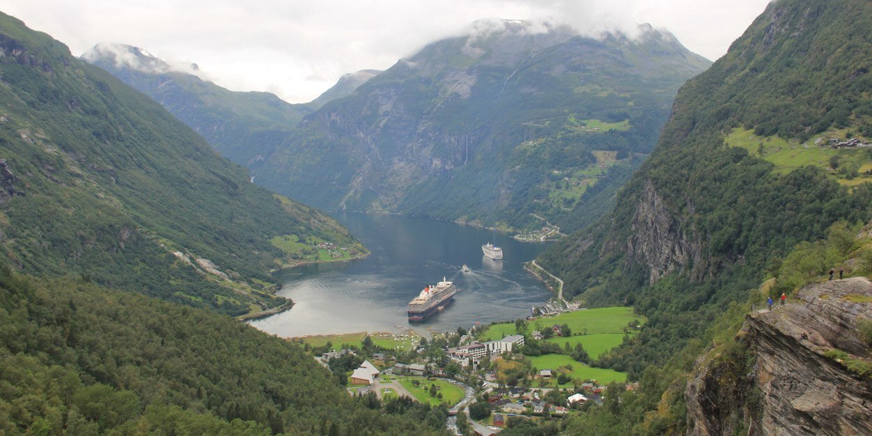 Laura Biencinto banner