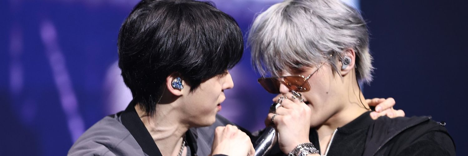 Jonathan Daniel, 蓝. banner