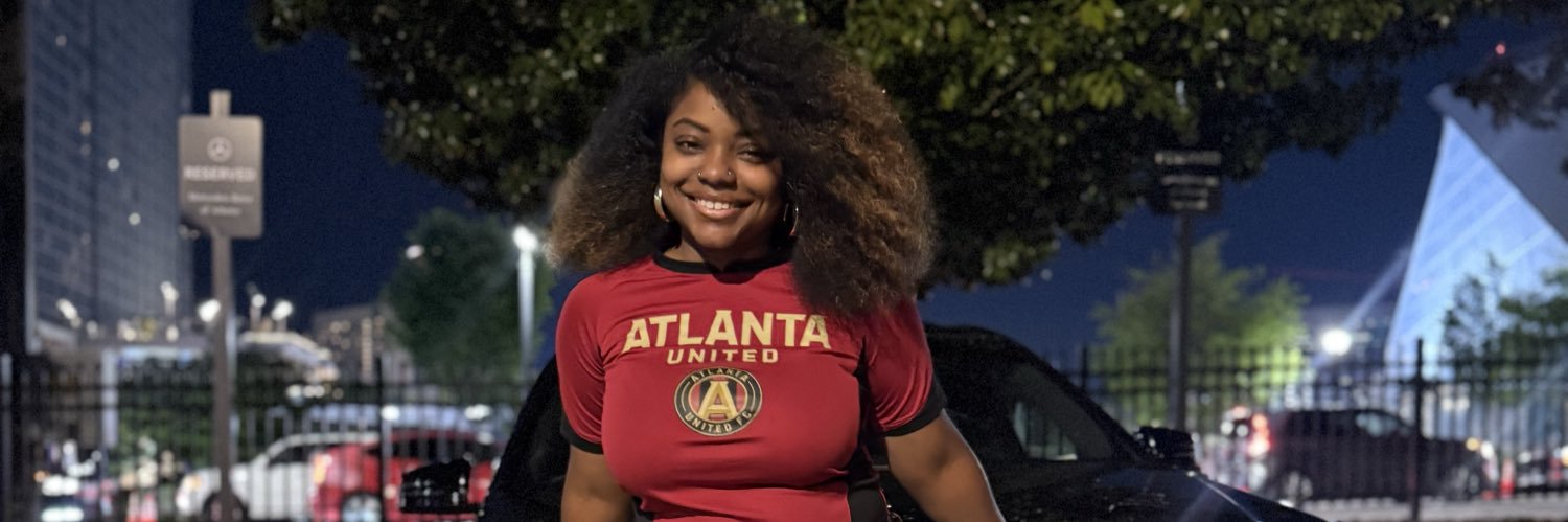 traaviee's profile banner image