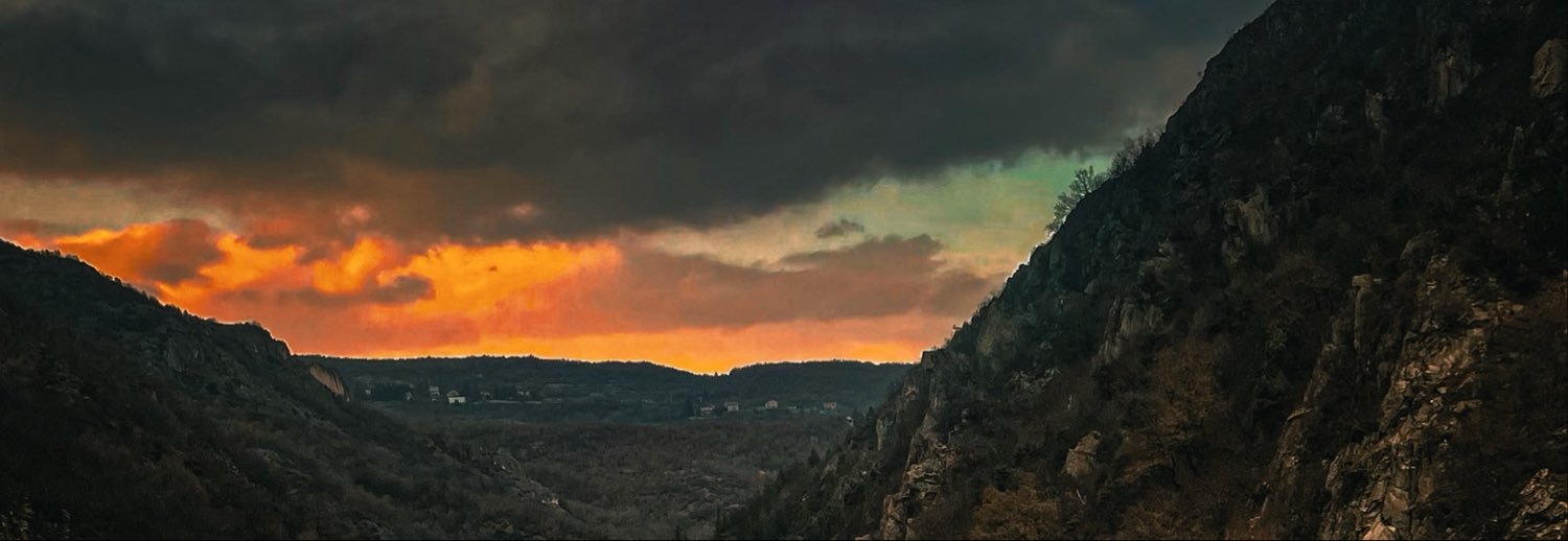 eceunye's profile banner image