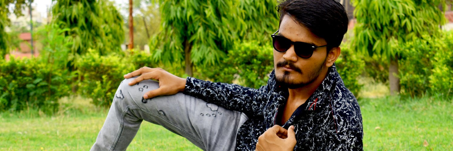 AuthorRavi's profile banner image