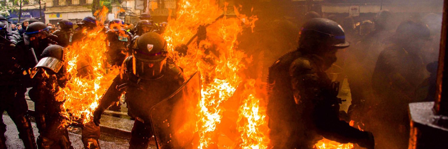 Prisonnier politique tah Trotsky banner