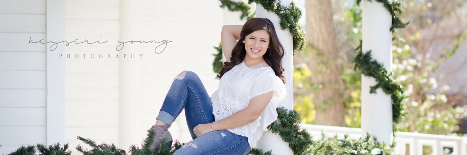 amandakmoron's profile banner image