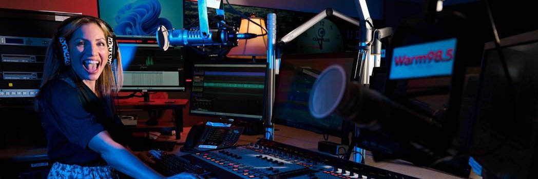 Warm 98.5 - 80s 90s NOW! banner