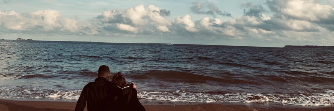 em_henley's profile banner image