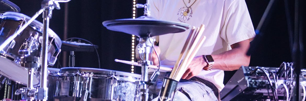 macBiZel's profile banner image