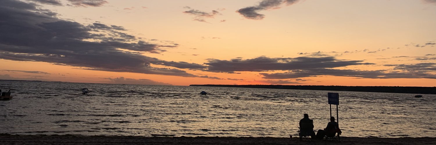 loribennear's profile banner image