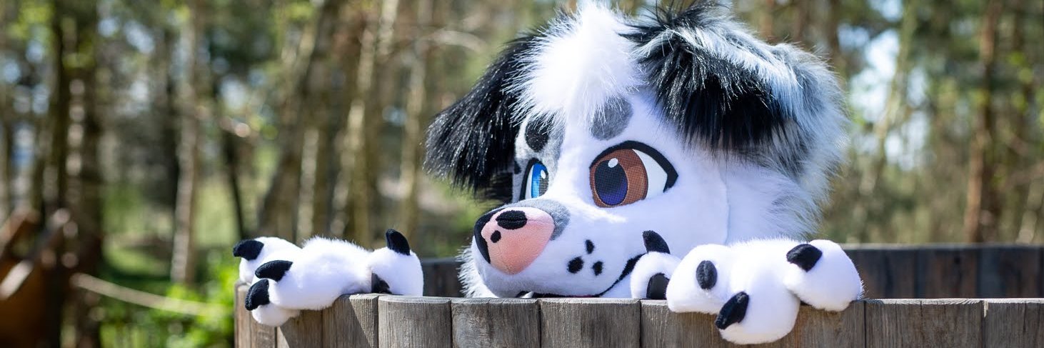 Bruce🍉🎾🔜Awoo, East banner