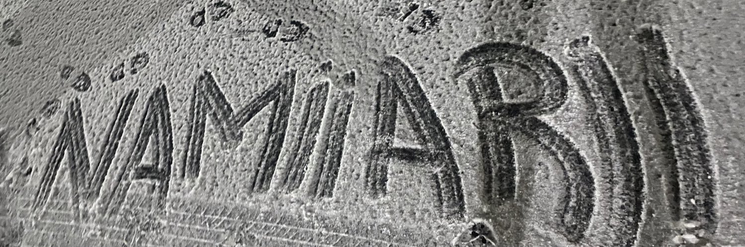 moodybtch🕯️ banner