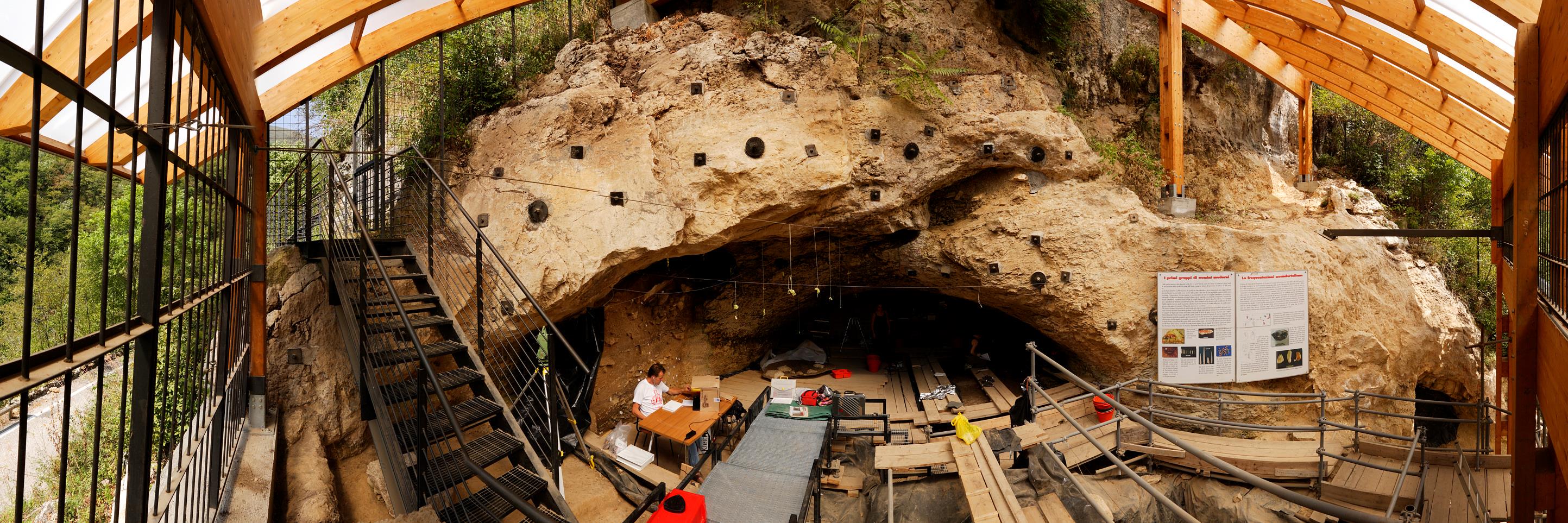 Grotta di Fumane banner