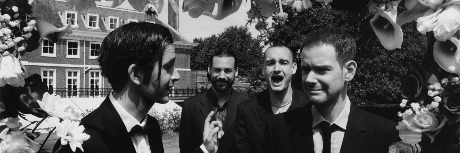 Avery🌹🦇🔮 banner