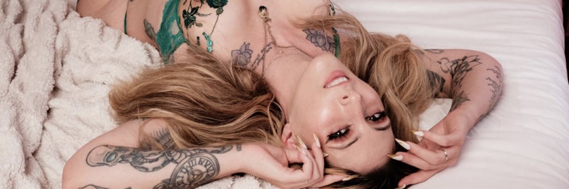 khristmodel's profile banner image