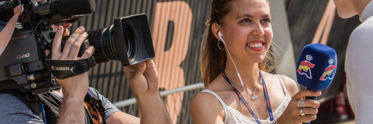 Laura Martín 🚗💨💨 banner