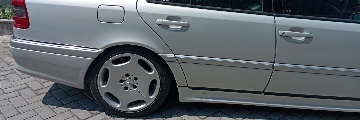 Heni1577's profile banner image