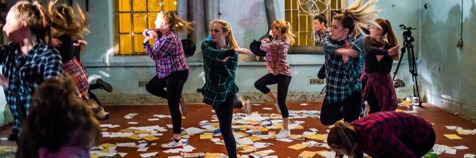 Robyn Nicholson banner