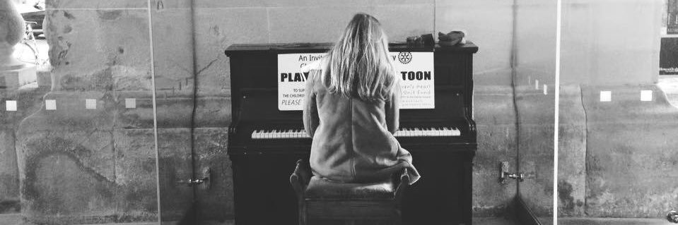 Katie Freeman-Jones 💙 banner