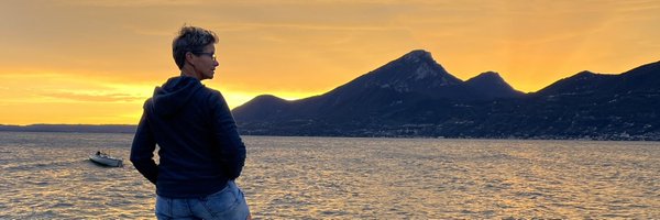 MoonMaassluis Profile Banner