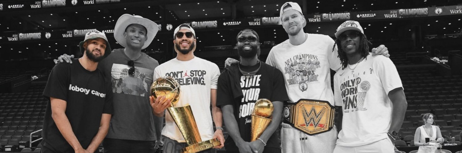 vvicomichel's profile banner image