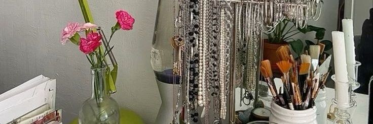 riwbby's profile banner image