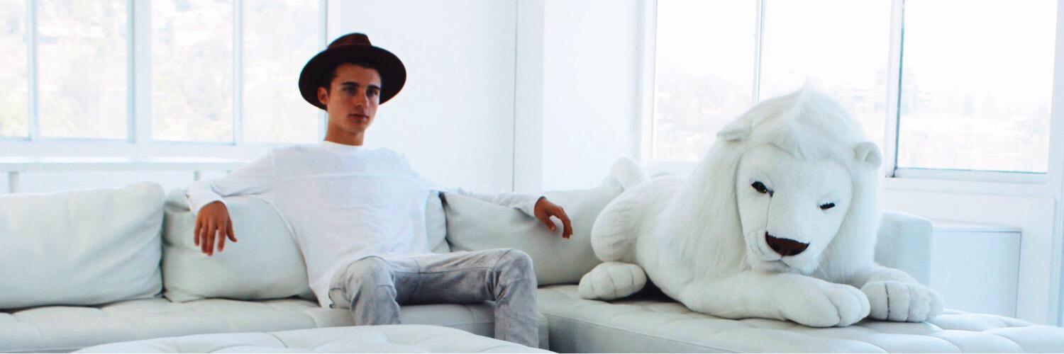 WeekIyChrisLa's profile banner image