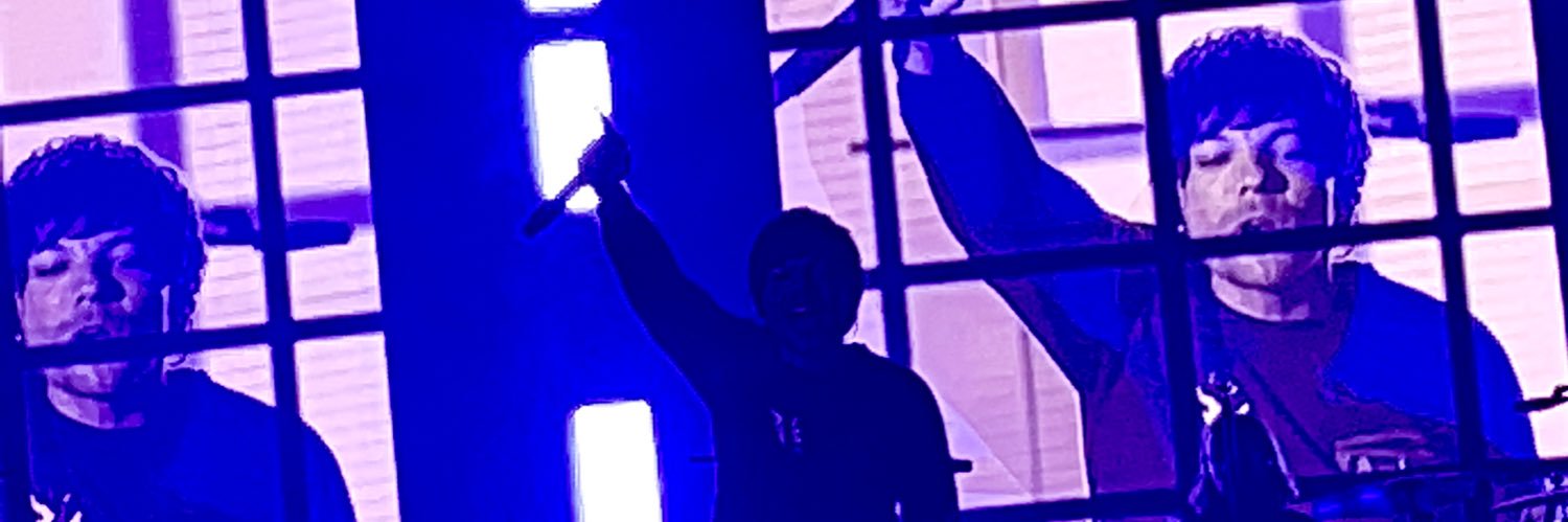 _ADORELOU91's profile banner image