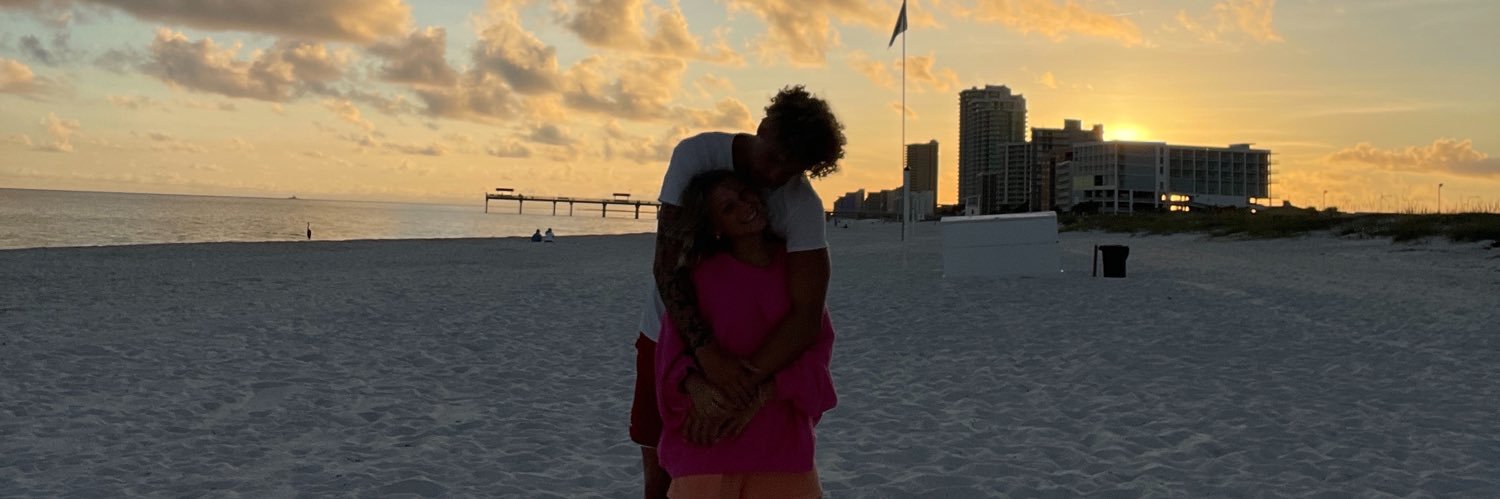 emma_dickenn's profile banner image
