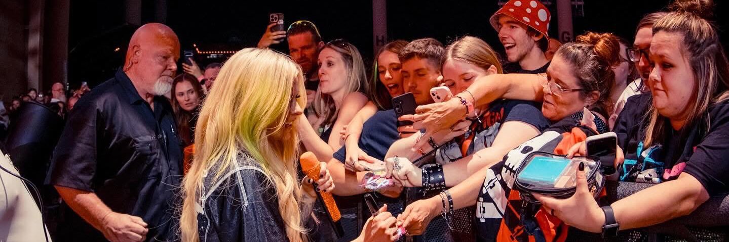 AvrilLaFansPage's profile banner image