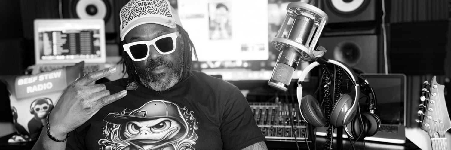 🎥BeamerBoi🔺🛸BeefStewRadioGen11SpacePass's banner