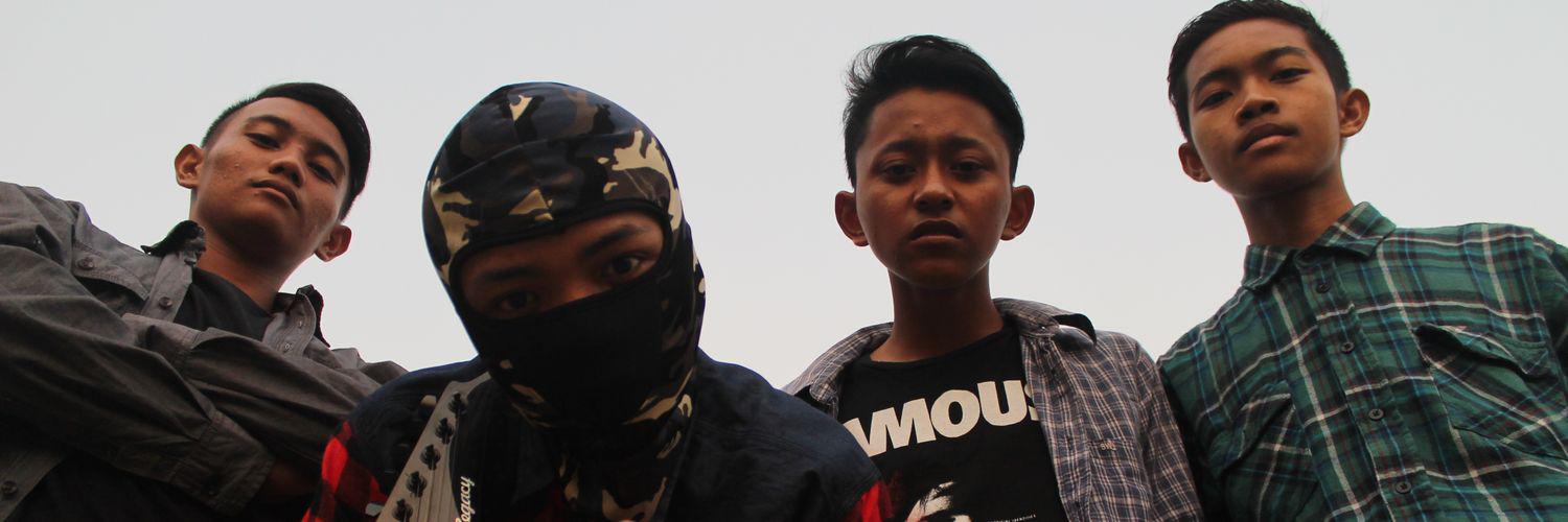 STRAIGHT banner