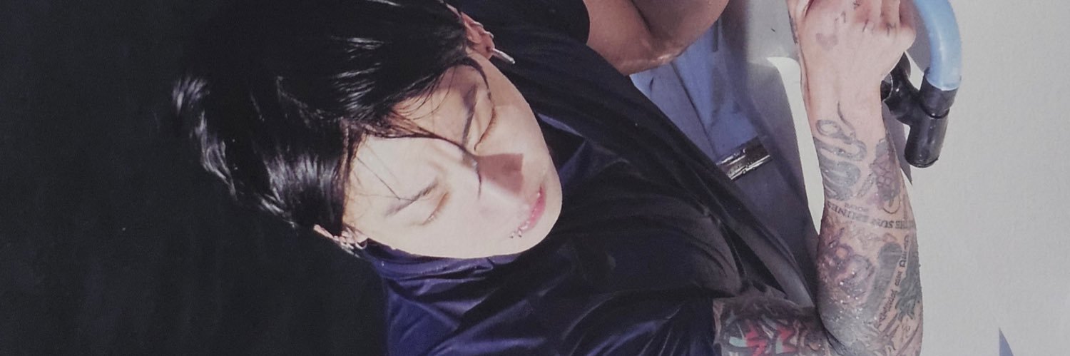 taeslve's profile banner image