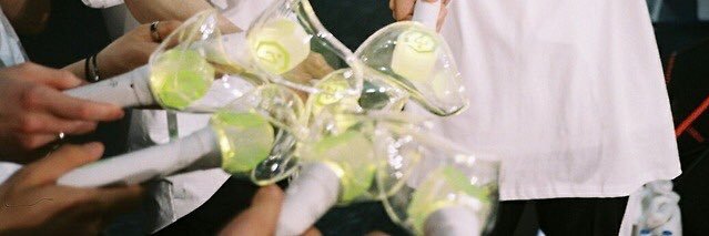 王 banner