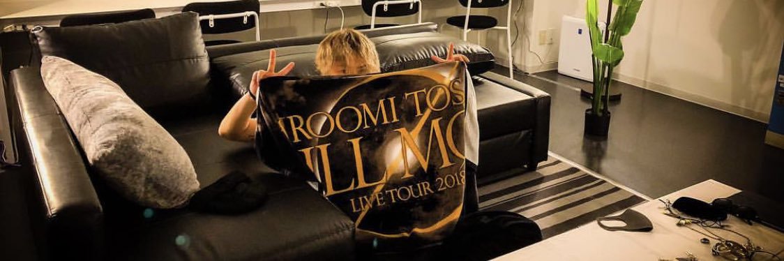 llOMxC's profile banner image