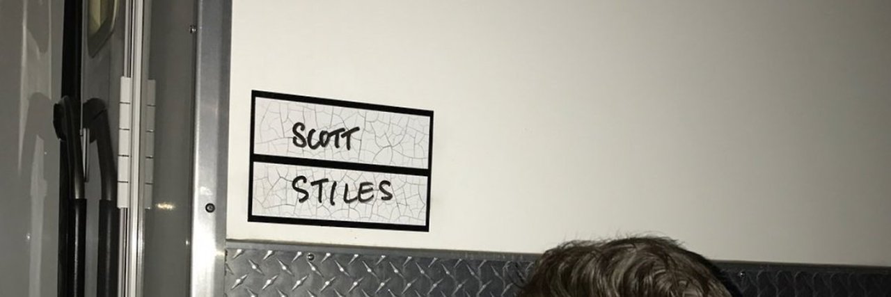 Follow Help, sdv? banner