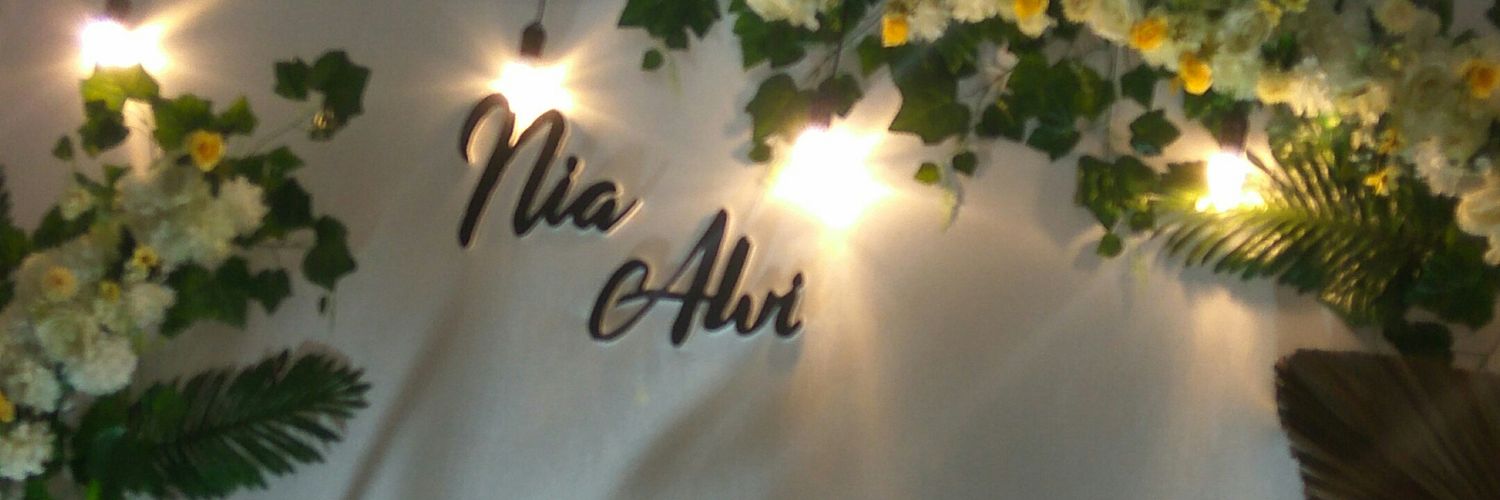 niadeninta's profile banner image