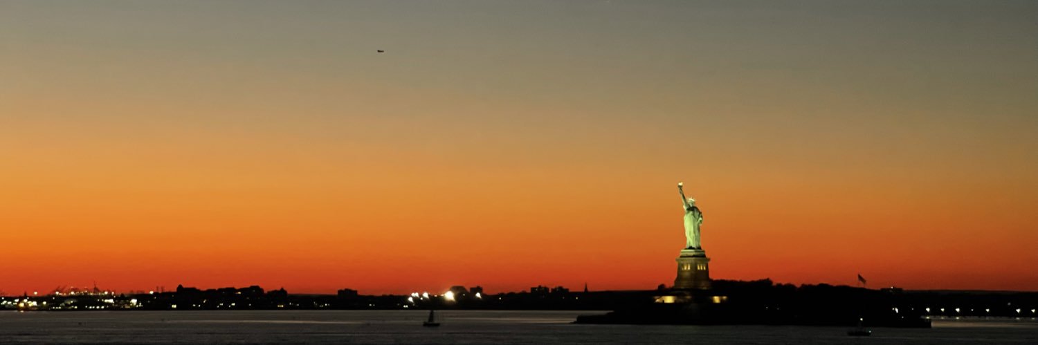 dianis_lo's profile banner image
