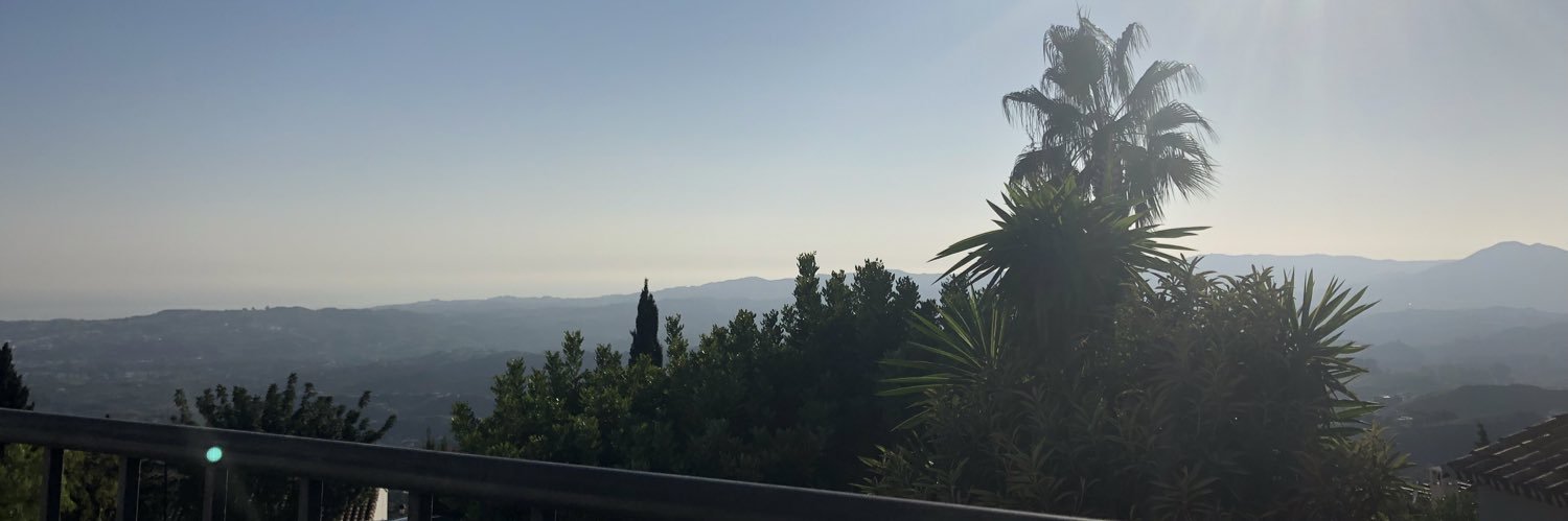 jacqui_abbott's profile banner image