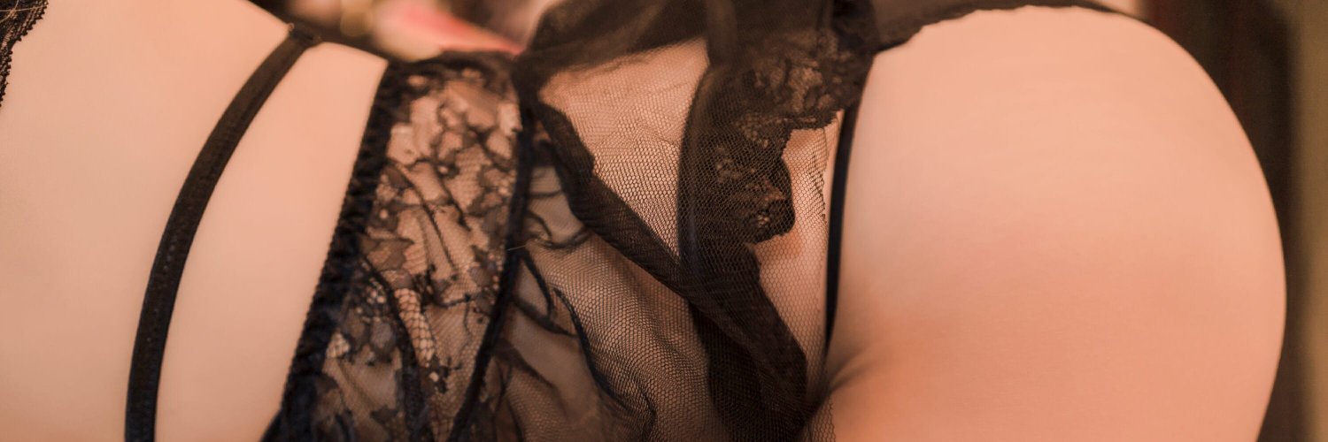 dinielizzabeth's profile banner image