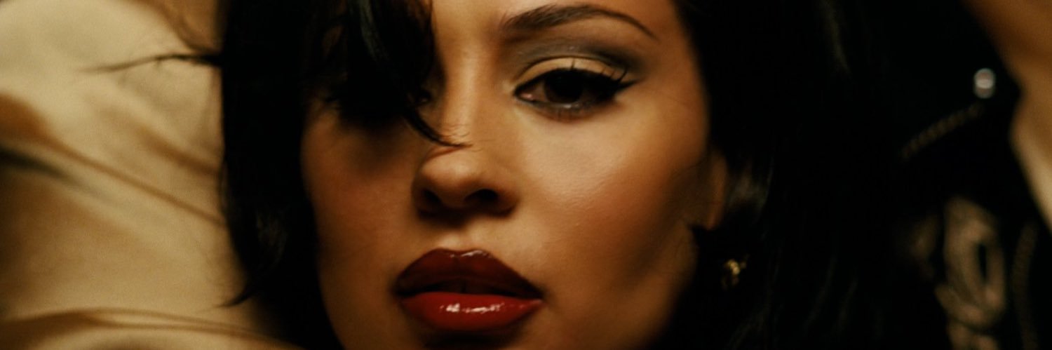 temumodel's profile banner image