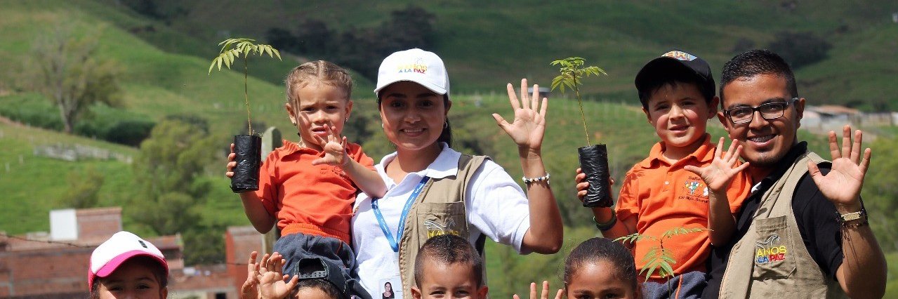 Manos A La Paz banner