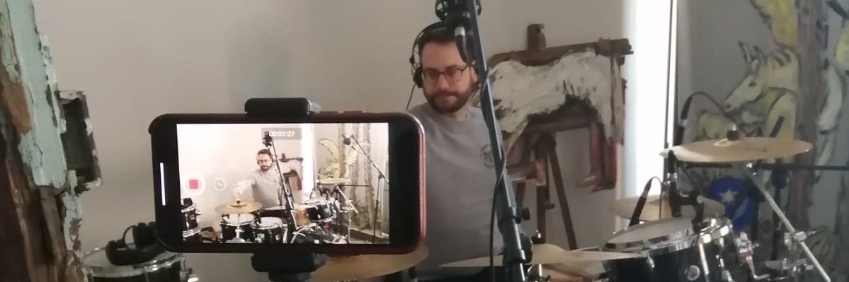 dbeees's profile banner image
